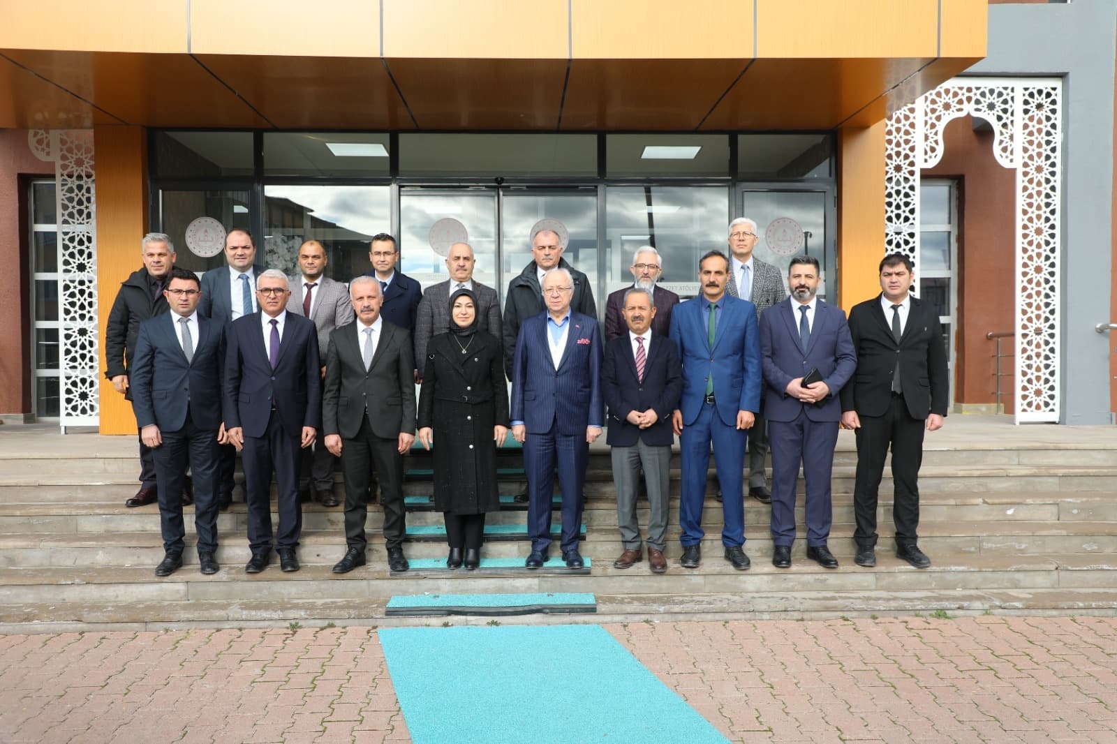 Milletvekili Toy’dan Okullar Bölgesi Çıkartması Milletvekili Toy’dan Okullar Bölgesi Çıkartması