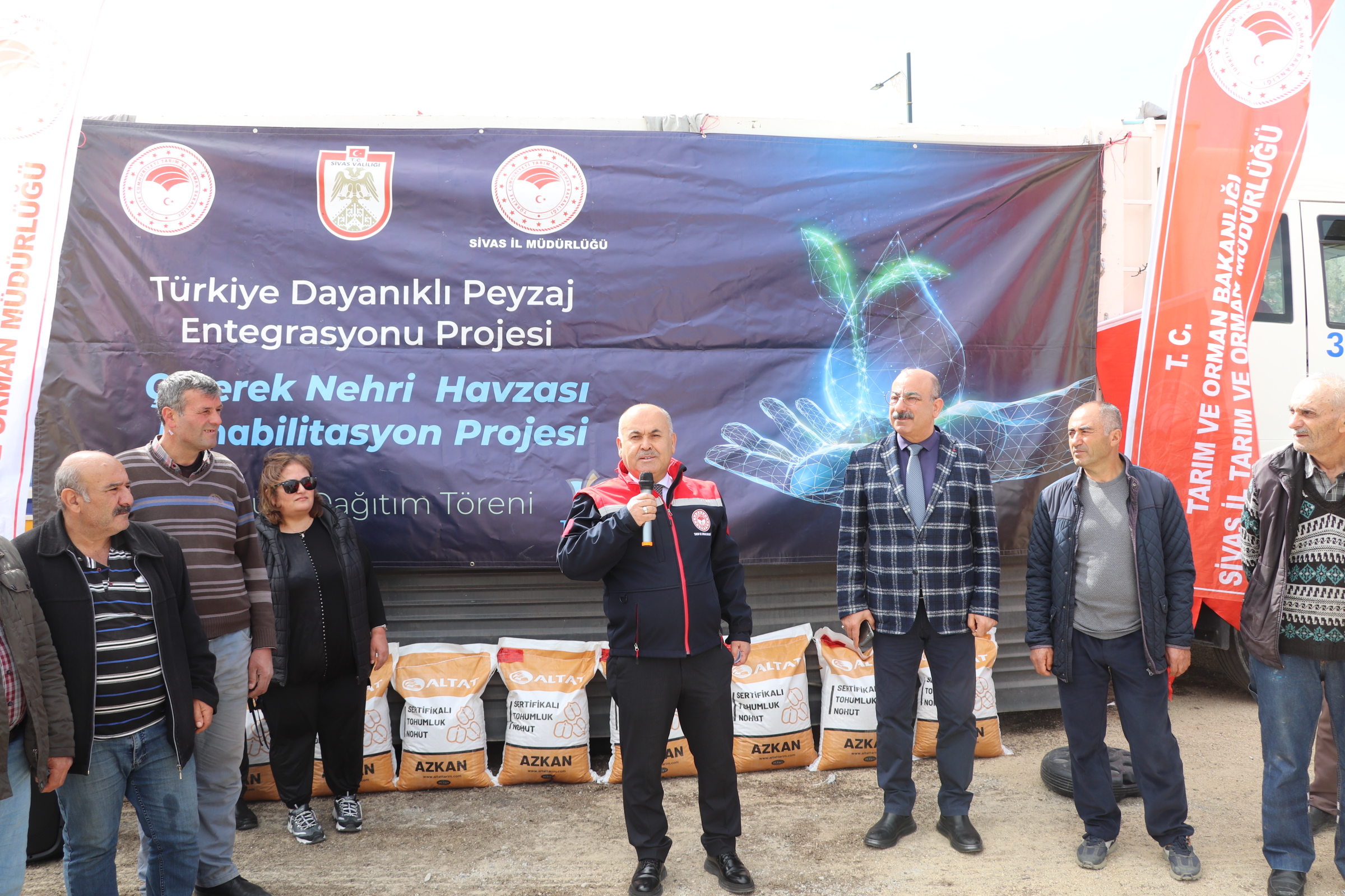 Yıldızeli İlçesinde Nohut Tohumluğu Dağıtım Töreni Düzenlendi Yıldızeli İlçesinde Nohut Tohumluğu Dağıtım Töreni Düzenlendi