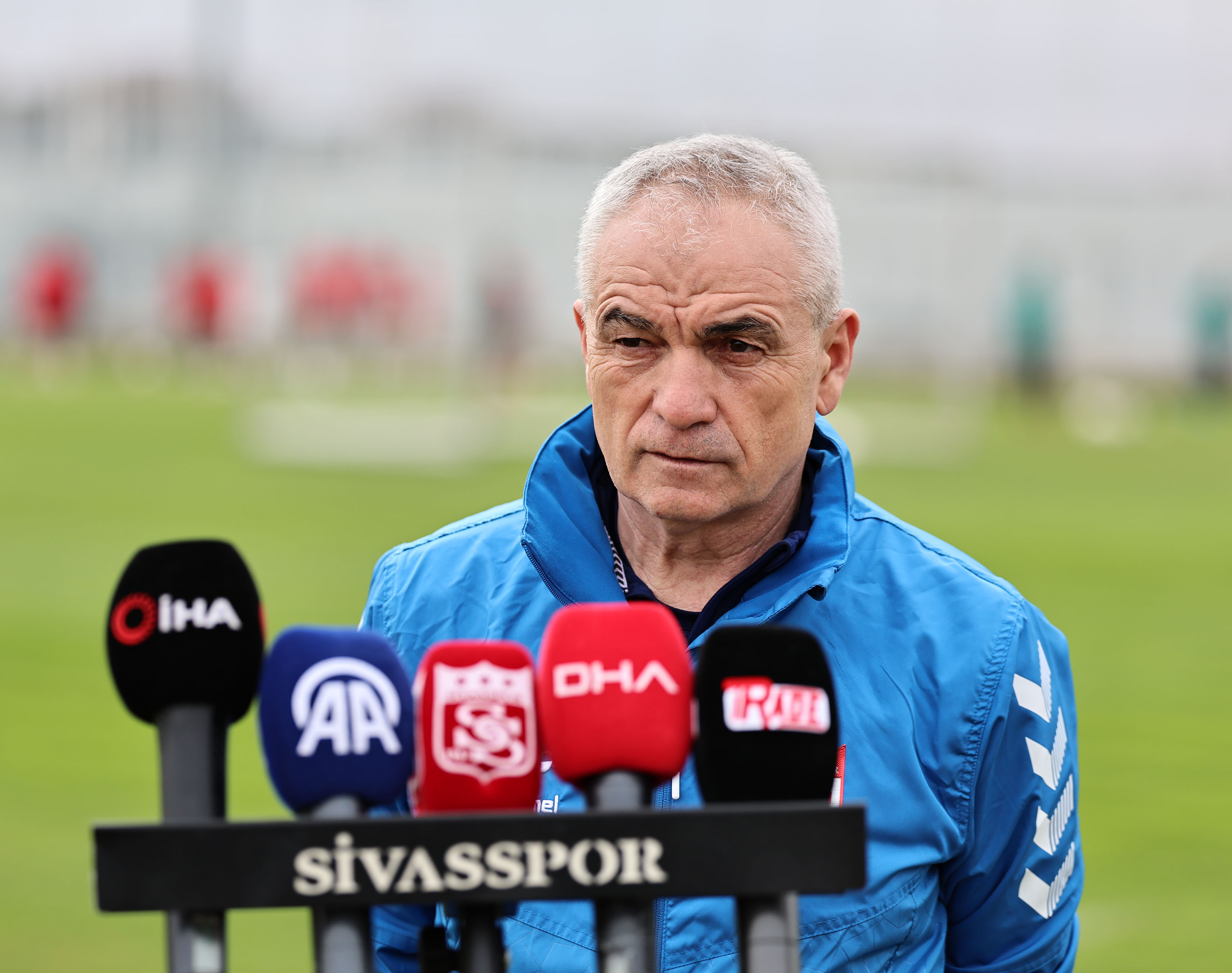 Rıza Çalımbay: Taraftar Desteği Bizim İçin Çok Önemli Rıza Çalımbay: Taraftar Desteği Bizim İçin Çok Önemli