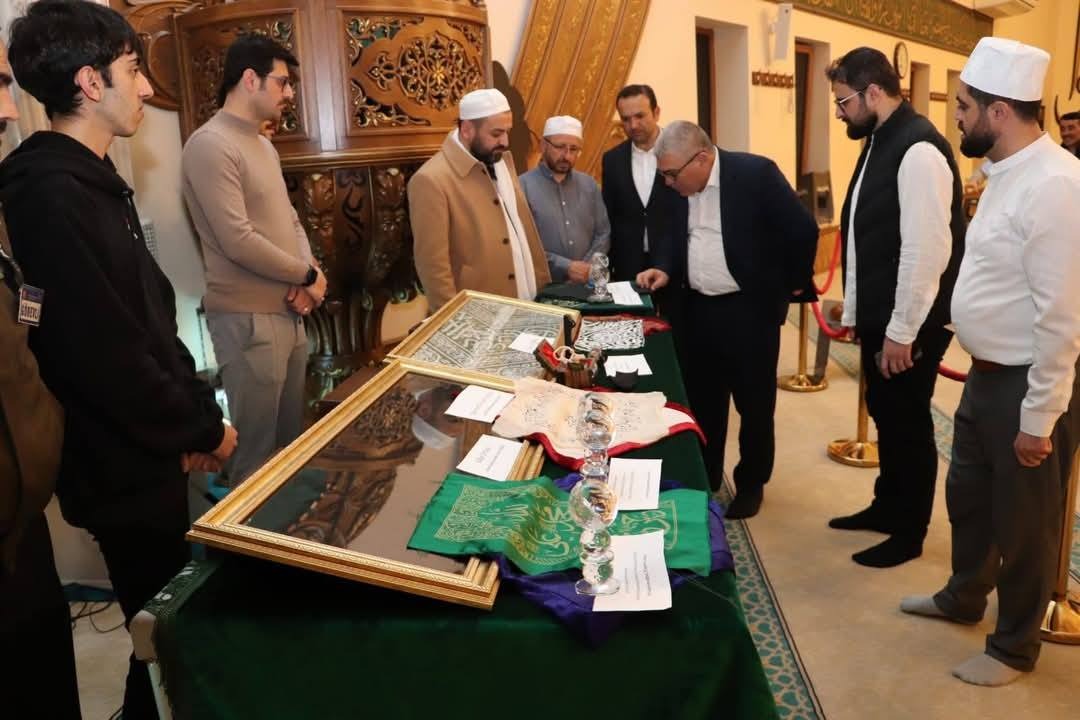 KUTSAL EMANETLER ZİYARETE AÇILDI KUTSAL EMANETLER ZİYARETE AÇILDI