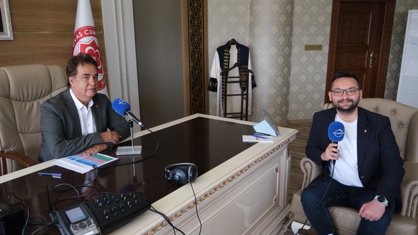 Sivas Cumhuriyet Üniversitesi Rektörü Prof. Dr. Ahmet Şengönül, TRT Erzurum Radyosu’nda Sivas Cumhuriyet Üniversitesi Rektörü Prof. Dr. Ahmet Şengönül, TRT Erzurum Radyosu’nda