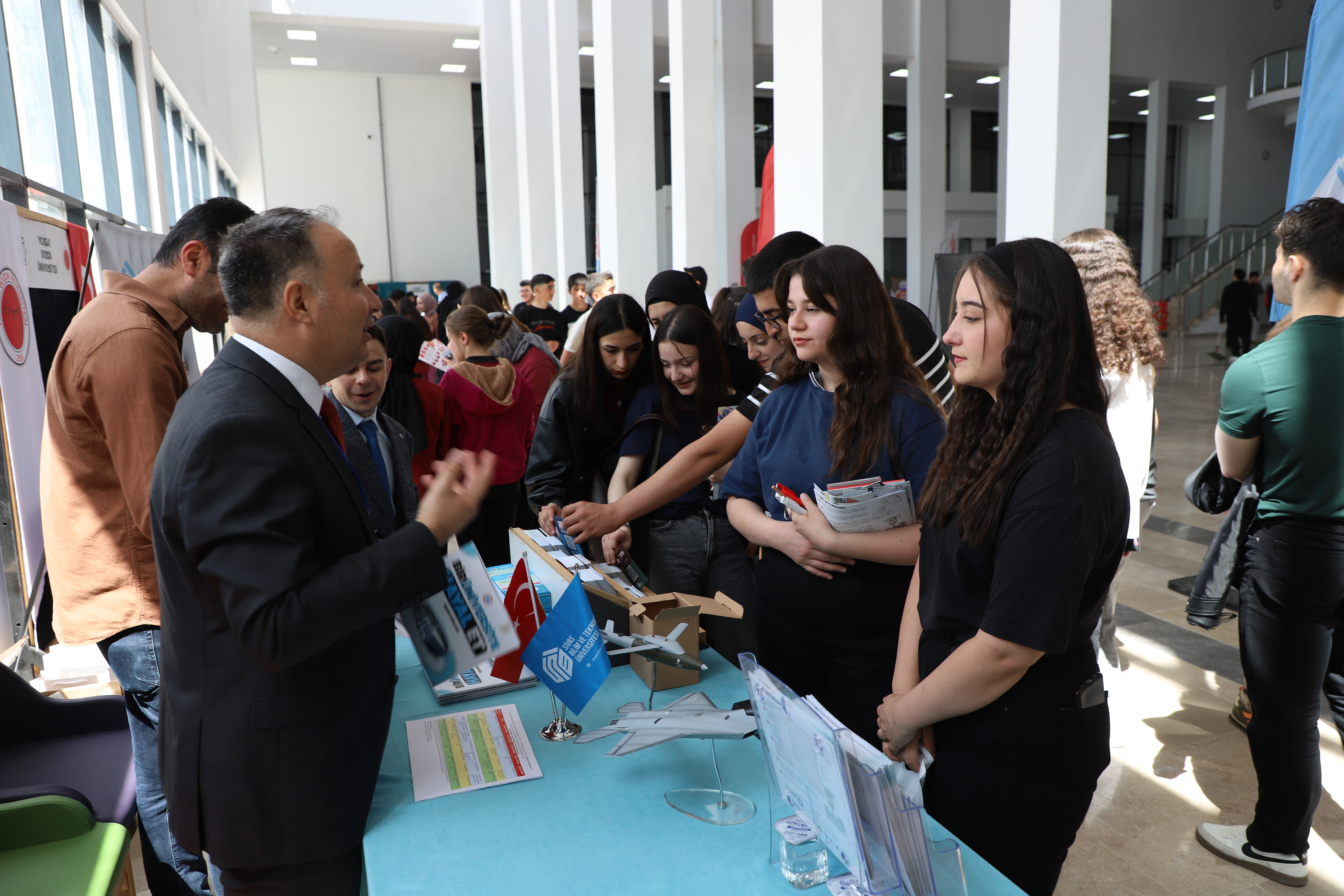 AÜB ÜNİVERSİTE TANITIM FUARI 2025 AÜB ÜNİVERSİTE TANITIM FUARI 2025