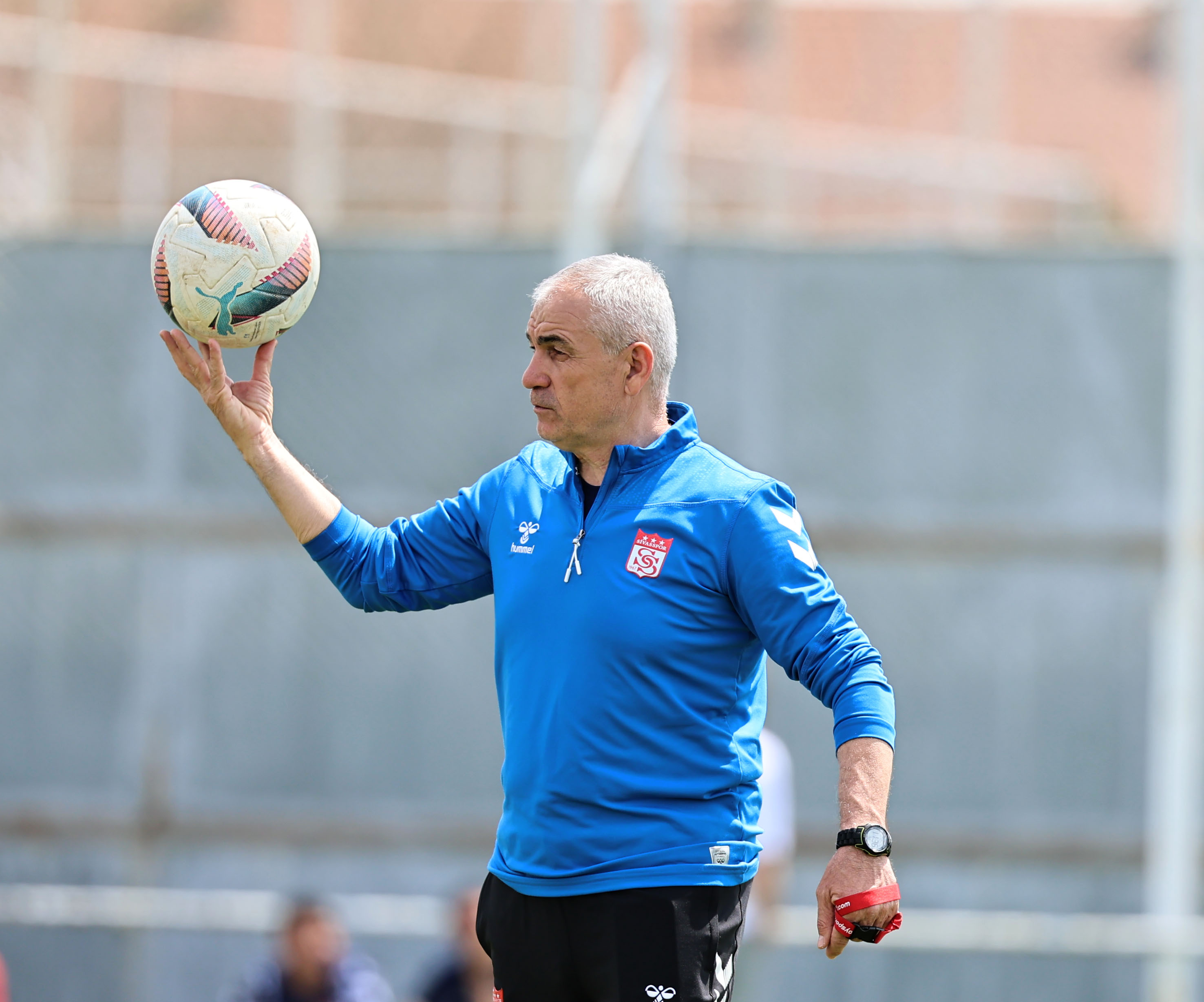 Rıza Çalımbay: Taraftarımıza Büyük İş Düşüyor Rıza Çalımbay: Taraftarımıza Büyük İş Düşüyor