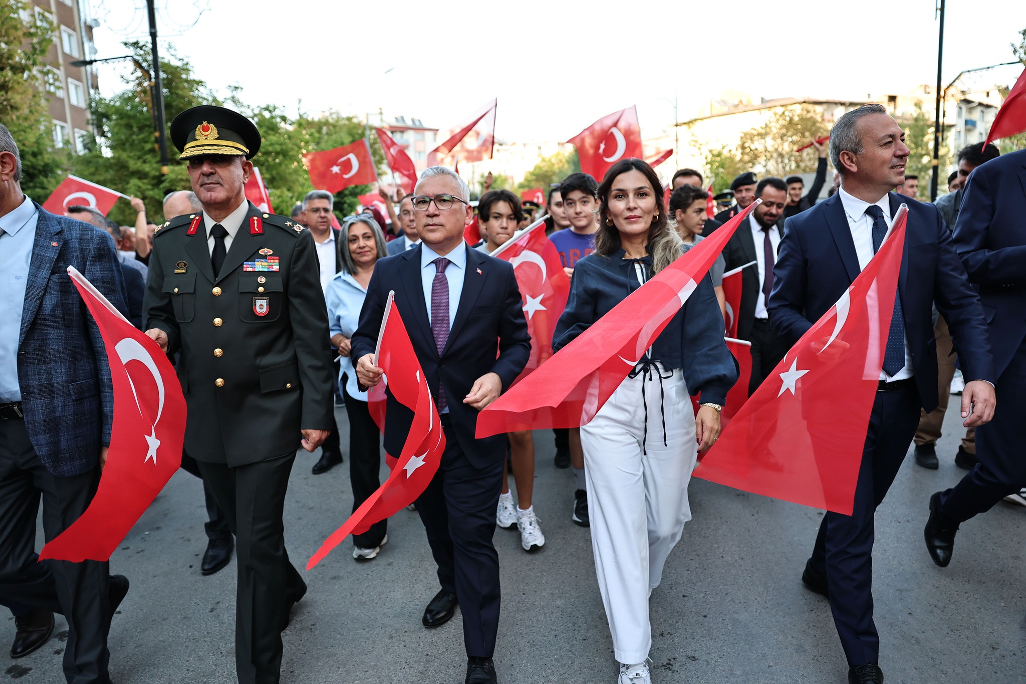 Gazi Mustafa Kemal Atatürk'ün Erzurum'dan Sivas'a gelişi temsili olarak canlandırıldı Gazi Mustafa Kemal Atatürk'ün Erzurum'dan Sivas'a gelişi temsili olarak canlandırıldı