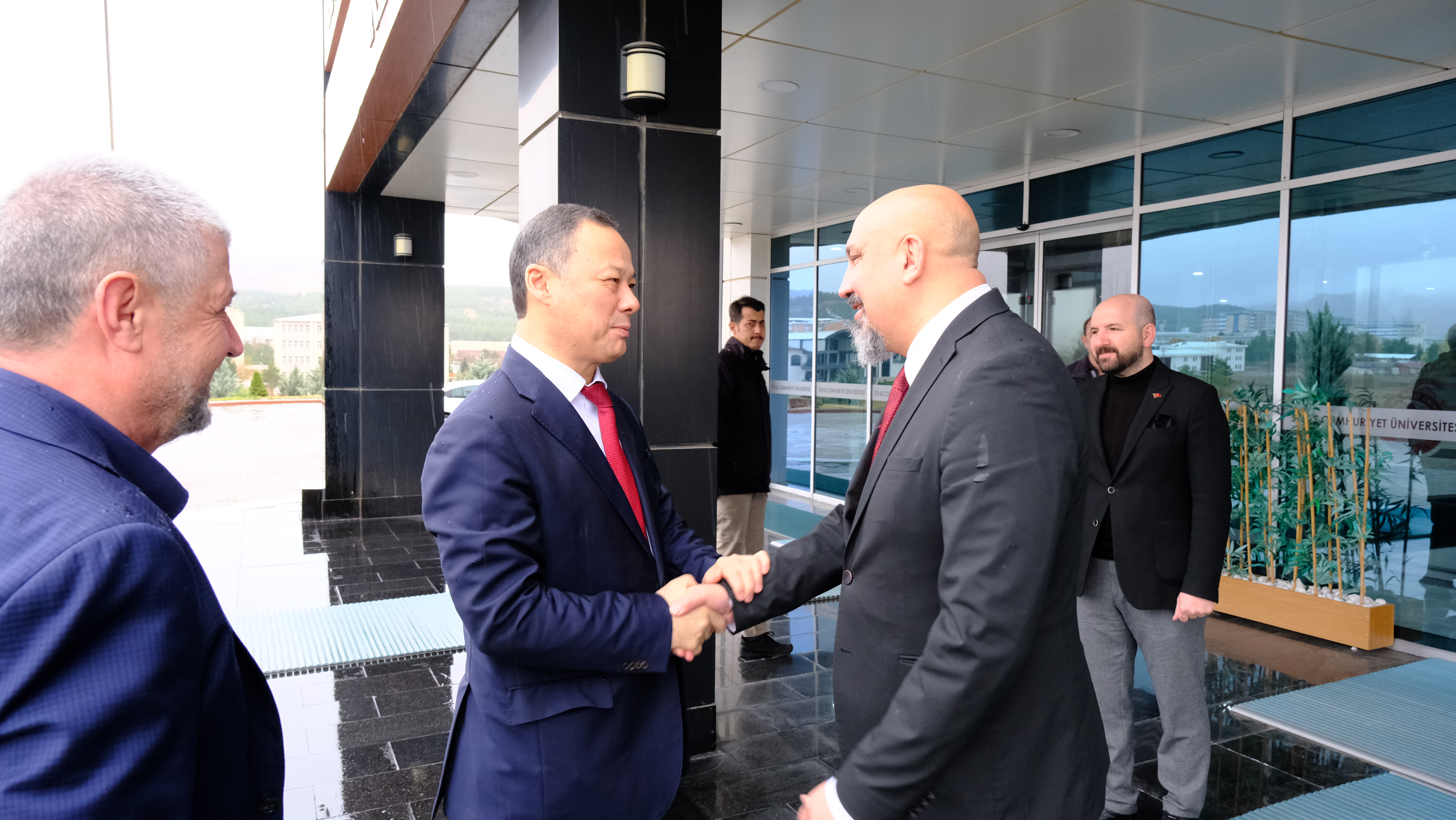 Kırgızistan Ankara Büyükelçisi, Sivas Cumhuriyet Üniversitesi’ni Ziyaret Etti