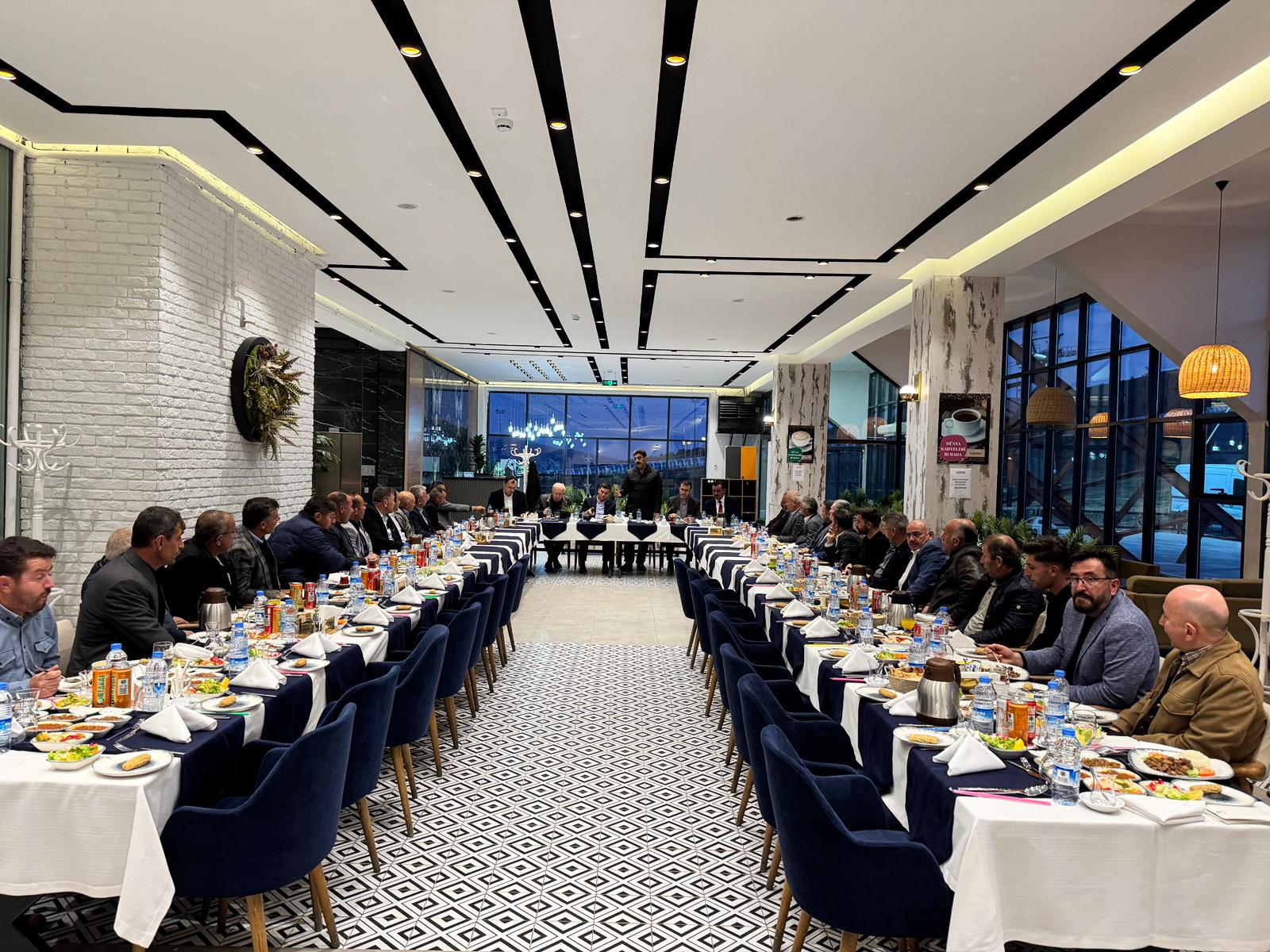 MİLLLETVEKİLİ HAKAN AKSU YILDIZ DAĞINDA BÖLGE KÖY MUHTARLARI İLE BİR ARAYA GELDİ MİLLLETVEKİLİ HAKAN AKSU YILDIZ DAĞINDA BÖLGE KÖY MUHTARLARI İLE BİR ARAYA GELDİ