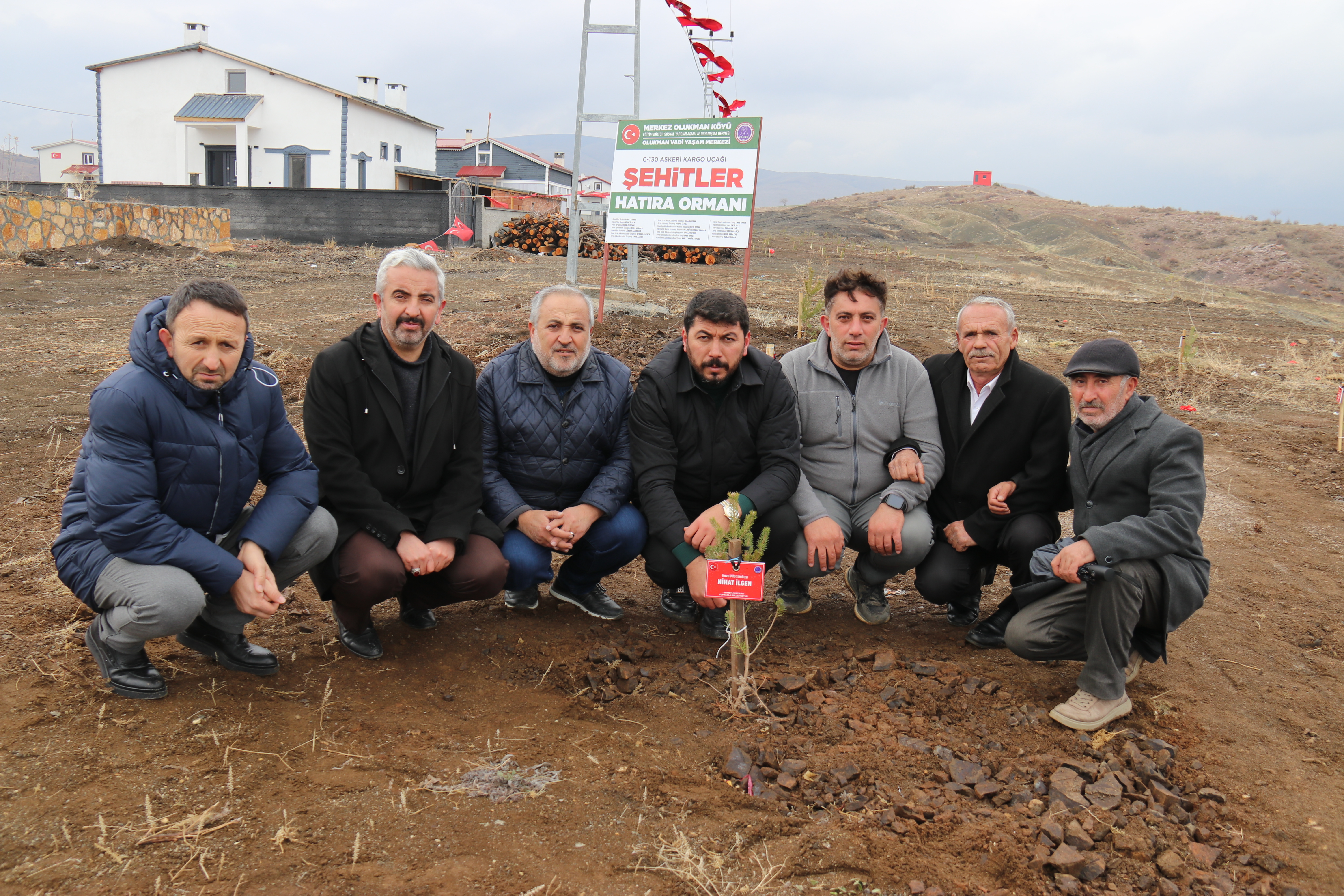 VADİ YAŞAM MERKEZİNDE ŞEHİTLERİN İSİMLERİ FİDANLARA VERİLDİ VADİ YAŞAM MERKEZİNDE ŞEHİTLERİN İSİMLERİ FİDANLARA VERİLDİ