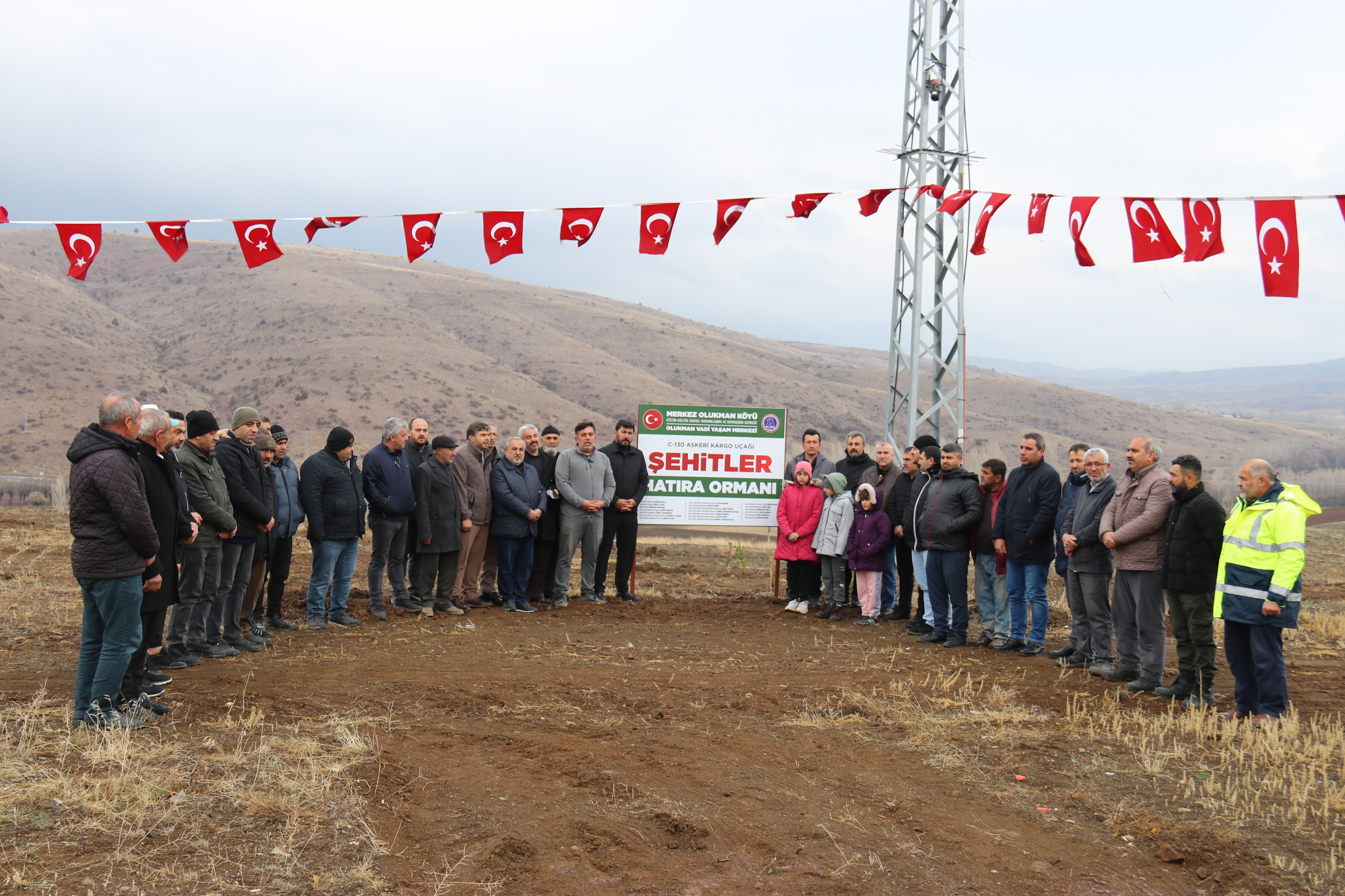 VADİ YAŞAM MERKEZİNDE ŞEHİTLERİN İSİMLERİ FİDANLARA VERİLDİ VADİ YAŞAM MERKEZİNDE ŞEHİTLERİN İSİMLERİ FİDANLARA VERİLDİ