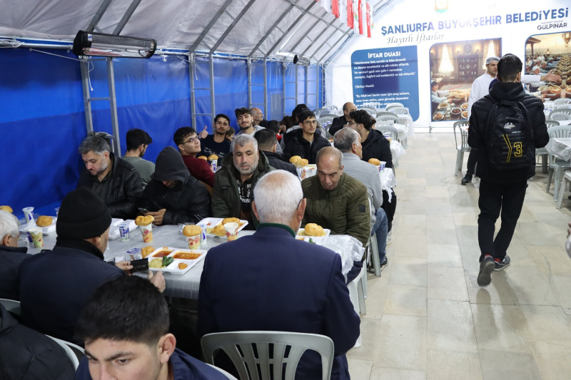 7’DEN 70’E HERKES BÜYÜKŞEHİR’İN İFTAR ÇADIRILARINDA BULUŞTU