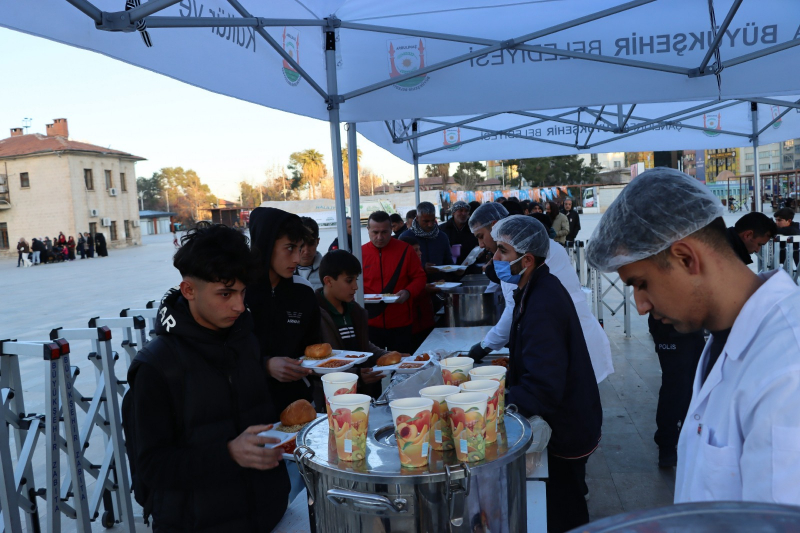 7’DEN 70’E HERKES BÜYÜKŞEHİR’İN İFTAR ÇADIRILARINDA BULUŞTU