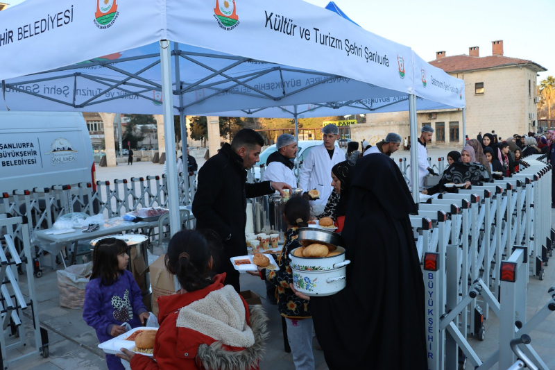 7’DEN 70’E HERKES BÜYÜKŞEHİR’İN İFTAR ÇADIRILARINDA BULUŞTU