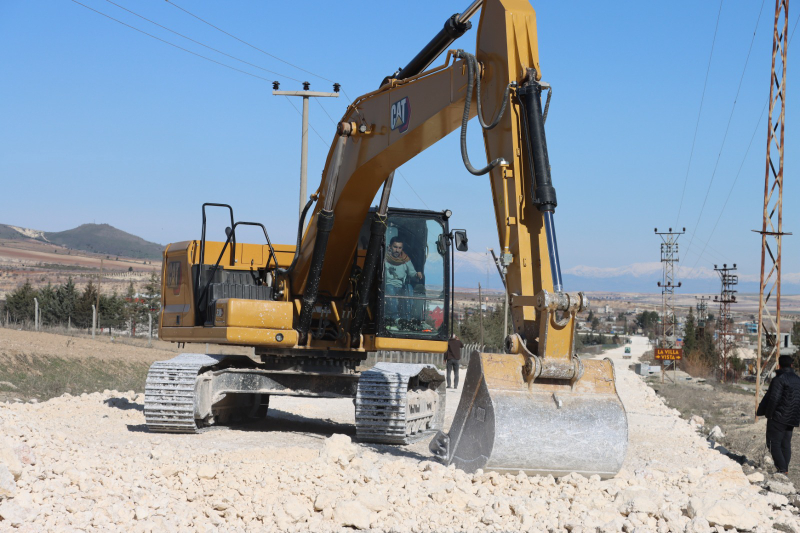 BÜYÜKŞEHİR, KARAKÖPRÜ’DE 14 KM’LİK GRUP YOLUNU SICAK ASFALTLA BULUŞTURUYOR