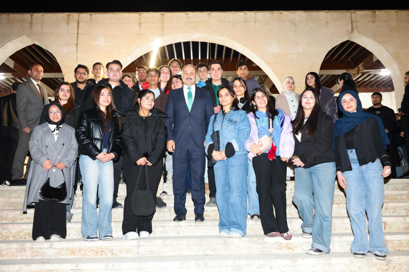 BAŞKAN GÜLPINAR, GENÇLİK MECLİSİ ÜYELERİYLE İFTARDA BULUŞTU