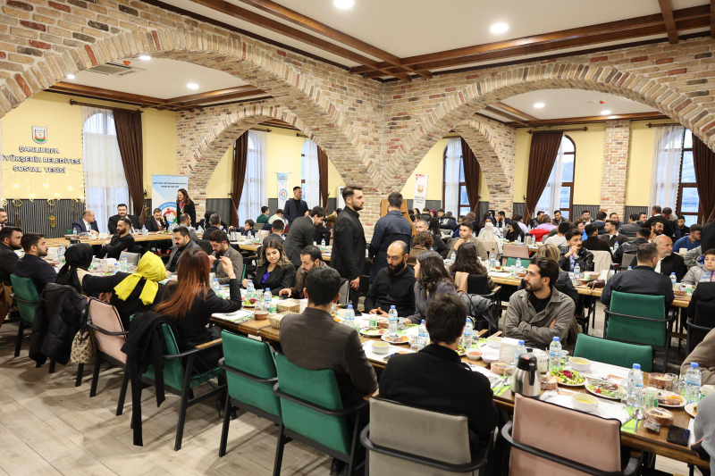 BAŞKAN GÜLPINAR, GENÇLİK MECLİSİ ÜYELERİYLE İFTARDA BULUŞTU