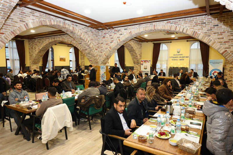 BAŞKAN GÜLPINAR, GENÇLİK MECLİSİ ÜYELERİYLE İFTARDA BULUŞTU