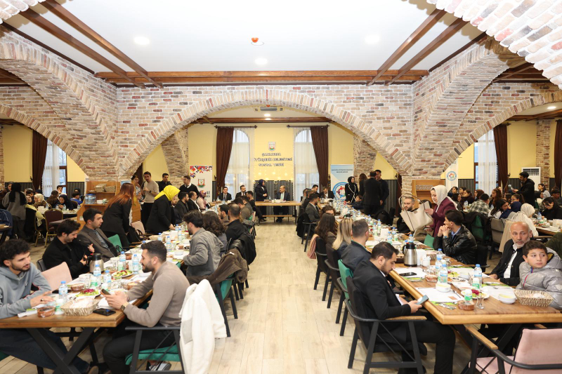 BAŞKAN GÜLPINAR, GENÇLİK MECLİSİ ÜYELERİYLE İFTARDA BULUŞTU