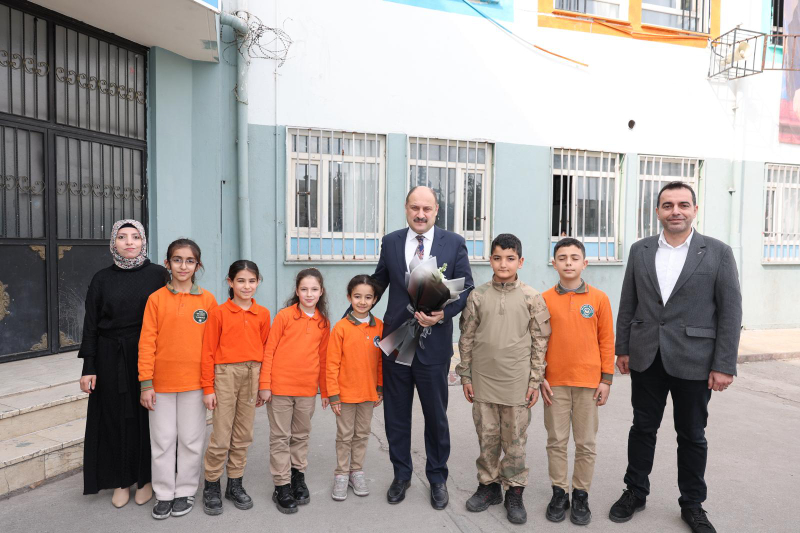 BAŞKAN GÜLPINAR, “HİKAYEMDE KONUĞUM VAR” ETKİNLİĞİNDE ÖĞRENCİLERLE BULUŞTU BAŞKAN GÜLPINAR, “HİKAYEMDE KONUĞUM VAR” ETKİNLİĞİNDE ÖĞRENCİLERLE BULUŞTU