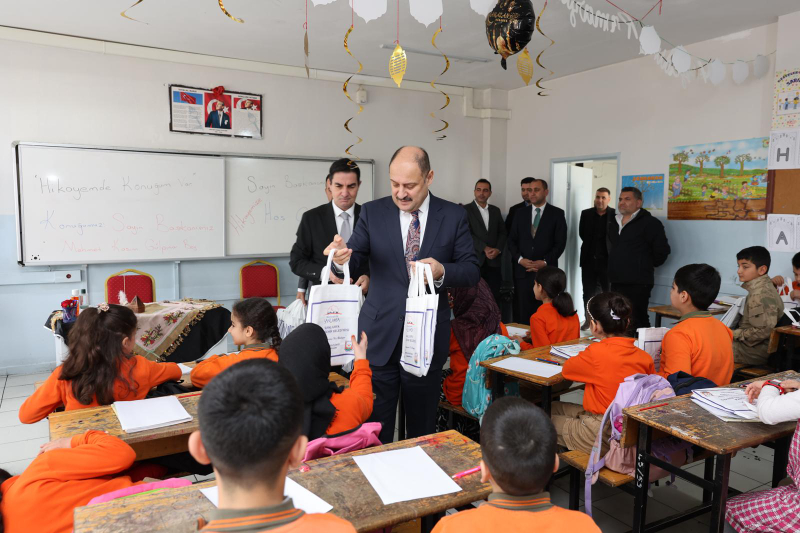 BAŞKAN GÜLPINAR, “HİKAYEMDE KONUĞUM VAR” ETKİNLİĞİNDE ÖĞRENCİLERLE BULUŞTU BAŞKAN GÜLPINAR, “HİKAYEMDE KONUĞUM VAR” ETKİNLİĞİNDE ÖĞRENCİLERLE BULUŞTU