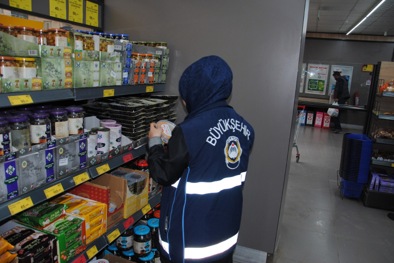 BÜYÜKŞEHİR ZABITASINDAN BAYRAM ÖNCESİ GIDA GÜVENLİĞİ ALARMI BÜYÜKŞEHİR ZABITASINDAN BAYRAM ÖNCESİ GIDA GÜVENLİĞİ ALARMI