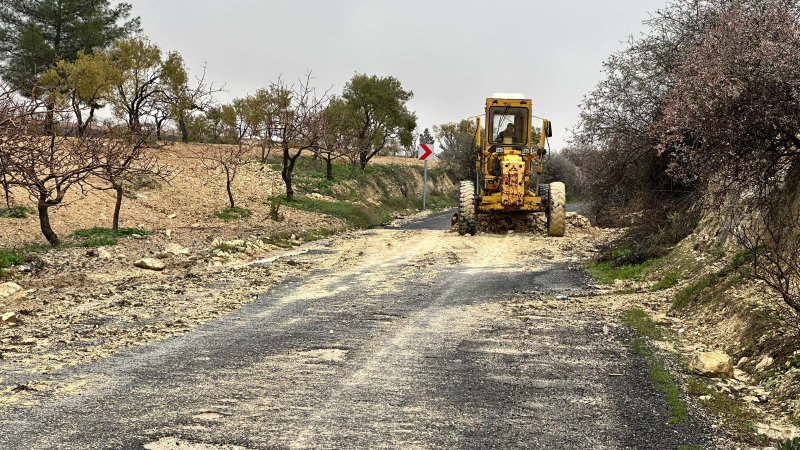 : BÜYÜKŞEHİR EKİPLERİ, SELİN ZARARINI GİDERMEK İÇİN SAHADA
