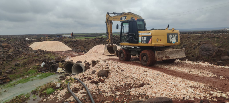 : BÜYÜKŞEHİR EKİPLERİ, SELİN ZARARINI GİDERMEK İÇİN SAHADA