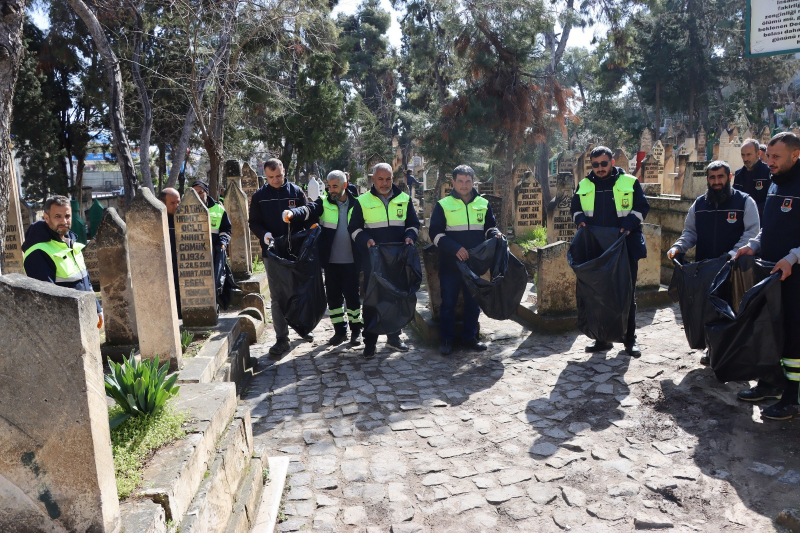 BÜYÜKŞEHİR, MEZARLIKLARI BAYRAMA HAZIRLIYOR