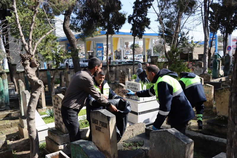 BÜYÜKŞEHİR, MEZARLIKLARI BAYRAMA HAZIRLIYOR