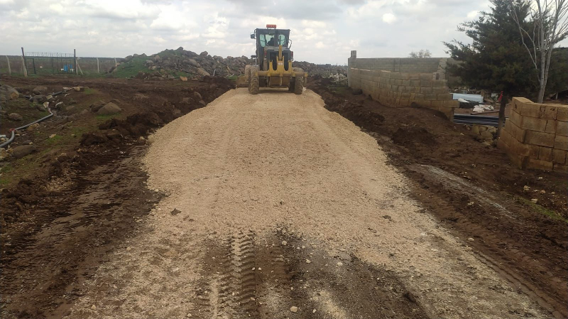 ŞANLIURFA’DA YAĞIŞ SONRASI YOL ÇALIŞMALARI ARALIKSIZ SÜRÜYOR