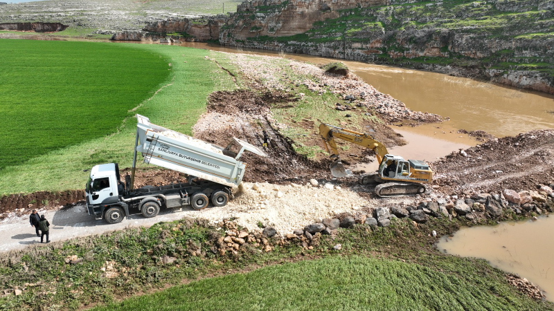 BÜYÜKŞEHİR, VİRANŞEHİR KIRSALINDA SEL HASARINI ONARIYOR