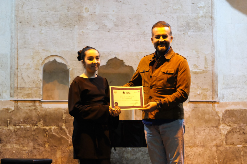 MİNİK VE GENÇ PİYANİSTLER SAHNEDE GÖZ DOLDURDU