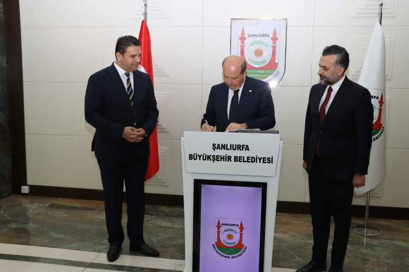 KKTC ESKİ CUMHURBAŞKANI TATAR’DAN ŞANLIURFA BÜYÜKŞEHİR BELEDİYESİ’NE ZİYARET