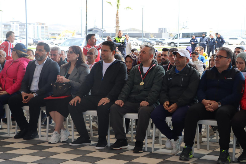 ŞANLIURFA’DA 11 NİSAN KOŞUSU RENKLİ GÖRÜNTÜLERE SAHNE OLDU