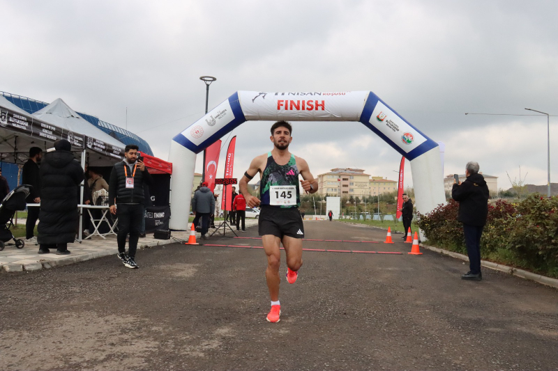 ŞANLIURFA’DA 11 NİSAN KOŞUSU RENKLİ GÖRÜNTÜLERE SAHNE OLDU