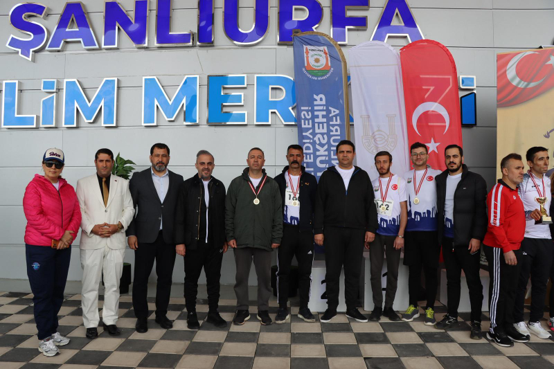 ŞANLIURFA’DA 11 NİSAN KOŞUSU RENKLİ GÖRÜNTÜLERE SAHNE OLDU