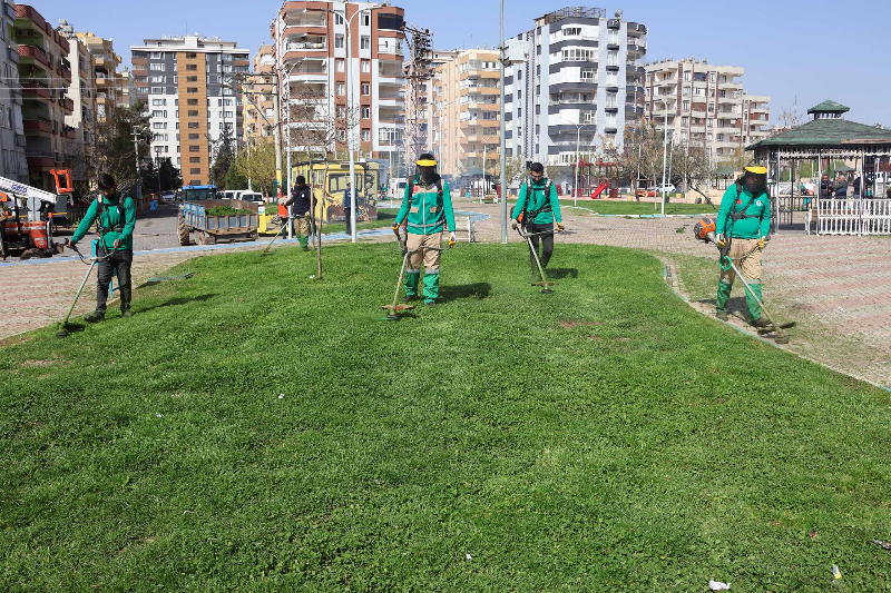 HALİLİYE BELEDİYESİ’NDEN PARK VE YEŞİL ALANLARDA BAKIM SEFERBERLİĞİ