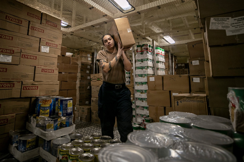 ABD Donanması’ndan “yemek kıtlığı” iddialarına fotoğraflı yanıt