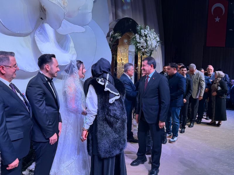 Mehmet Ekinci, Tipioğlu ailesinin mutlu gününe katıldı