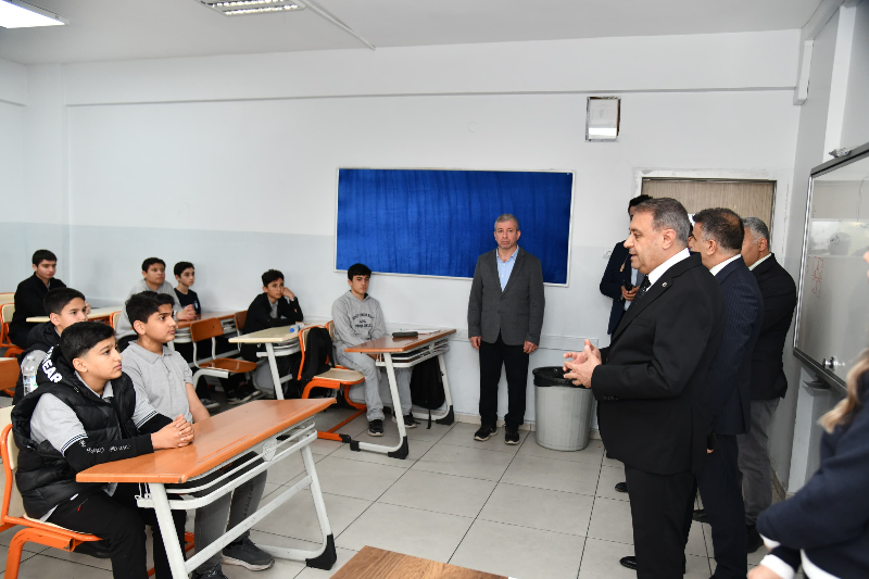 Vali Şıldak’tan Eğitime Yakın Markaj: Yeni Haftaya Okul Ziyaretleriyle Başladı