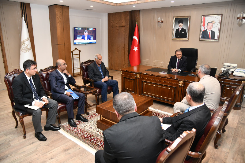 Vali Şıldak’tan "Muhtar" Mesaisi: Talepler Bir Bir Not Alınıyor!