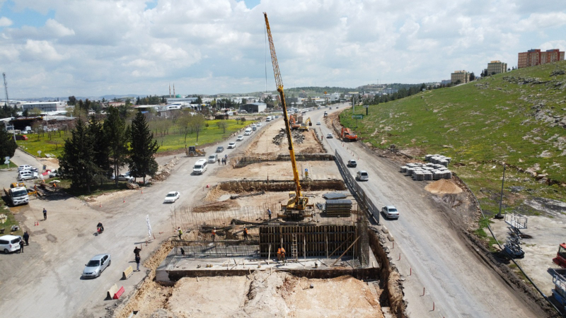 EVREN SANAYİ SİTESİ’NDE KATLI KÖPRÜLÜ KAVŞAK PROJESİ HIZLA İLERLİYOR