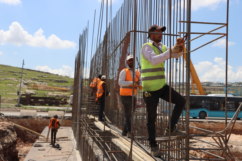 EVREN SANAYİ SİTESİ’NDE KATLI KÖPRÜLÜ KAVŞAK PROJESİ HIZLA İLERLİYOR