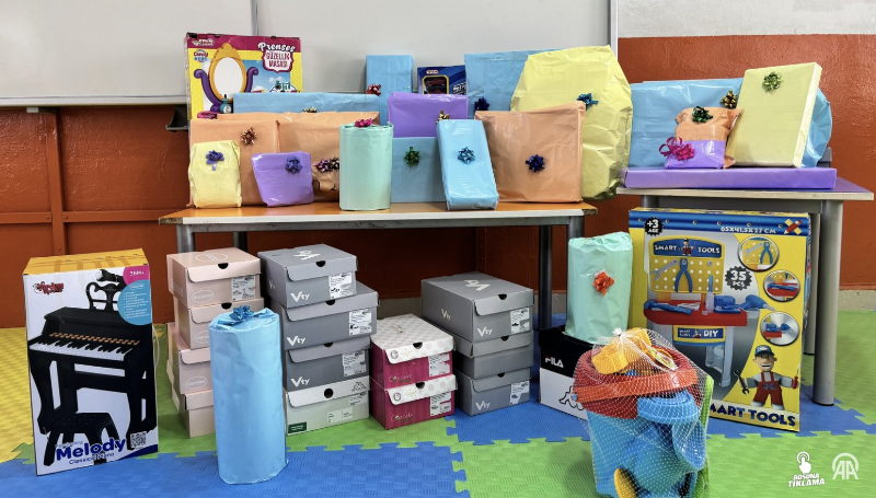 Huzurevi Sakinlerinden Köy Okulu Öğrencilerine Anlamlı Hediye