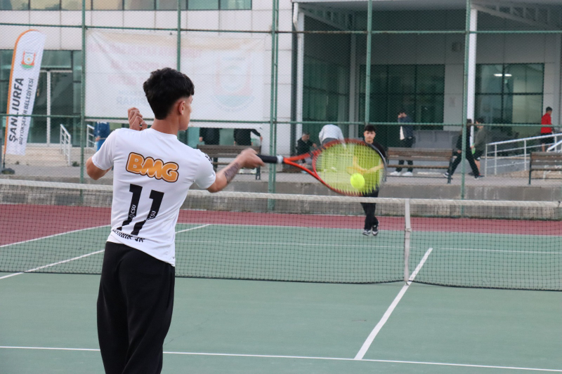 23 NİSAN TENİS TURNUVASI BAŞLADI