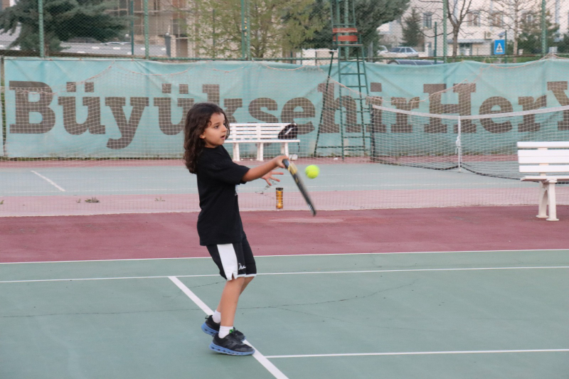 23 NİSAN TENİS TURNUVASI BAŞLADI