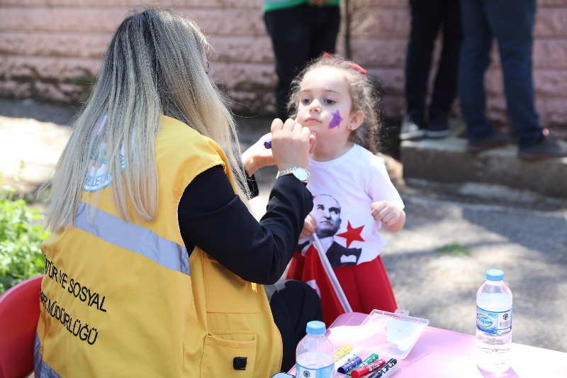 HALİLİYE’DE MİNİKLER 23 NİSAN COŞKUSUNU YAŞADI