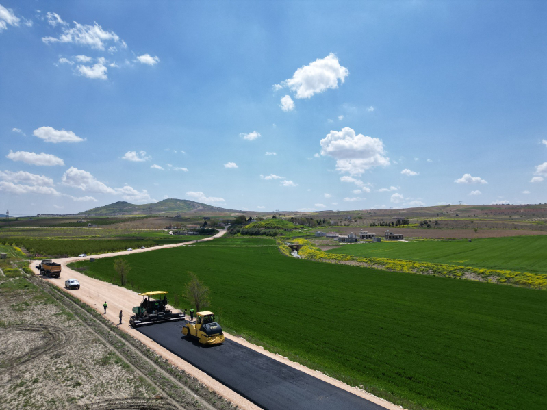 BÜYÜKŞEHİR, 14 KİLOMETRELİK GRUP YOLUNU ASFALTLA BULUŞTURUYOR