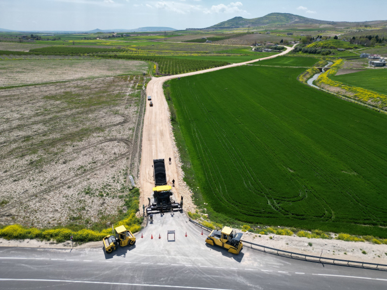 BÜYÜKŞEHİR, 14 KİLOMETRELİK GRUP YOLUNU ASFALTLA BULUŞTURUYOR