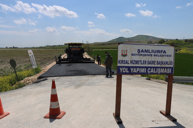 BÜYÜKŞEHİR, 14 KİLOMETRELİK GRUP YOLUNU ASFALTLA BULUŞTURUYOR