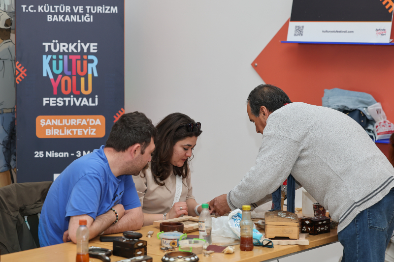 ŞANLIURFA KÜLTÜR YOLU FESTİVALİ, ÜÇÜNCÜ GÜNÜNDE GELENEKSEL  SANATLAR VE ÇOCUK ETKİNLİKLERİYLE RENKLENDİ