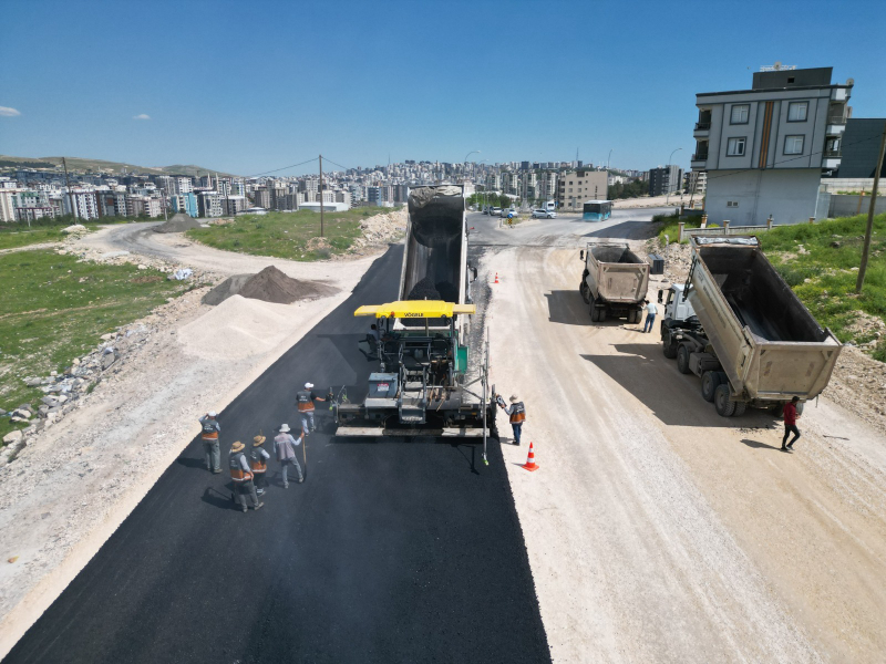 BÜYÜKŞEHİR, BALIKAYAĞI-AZERBAYCAN BULVARI YOLUNU SICAK ASFALTLA BULUŞTURUYOR